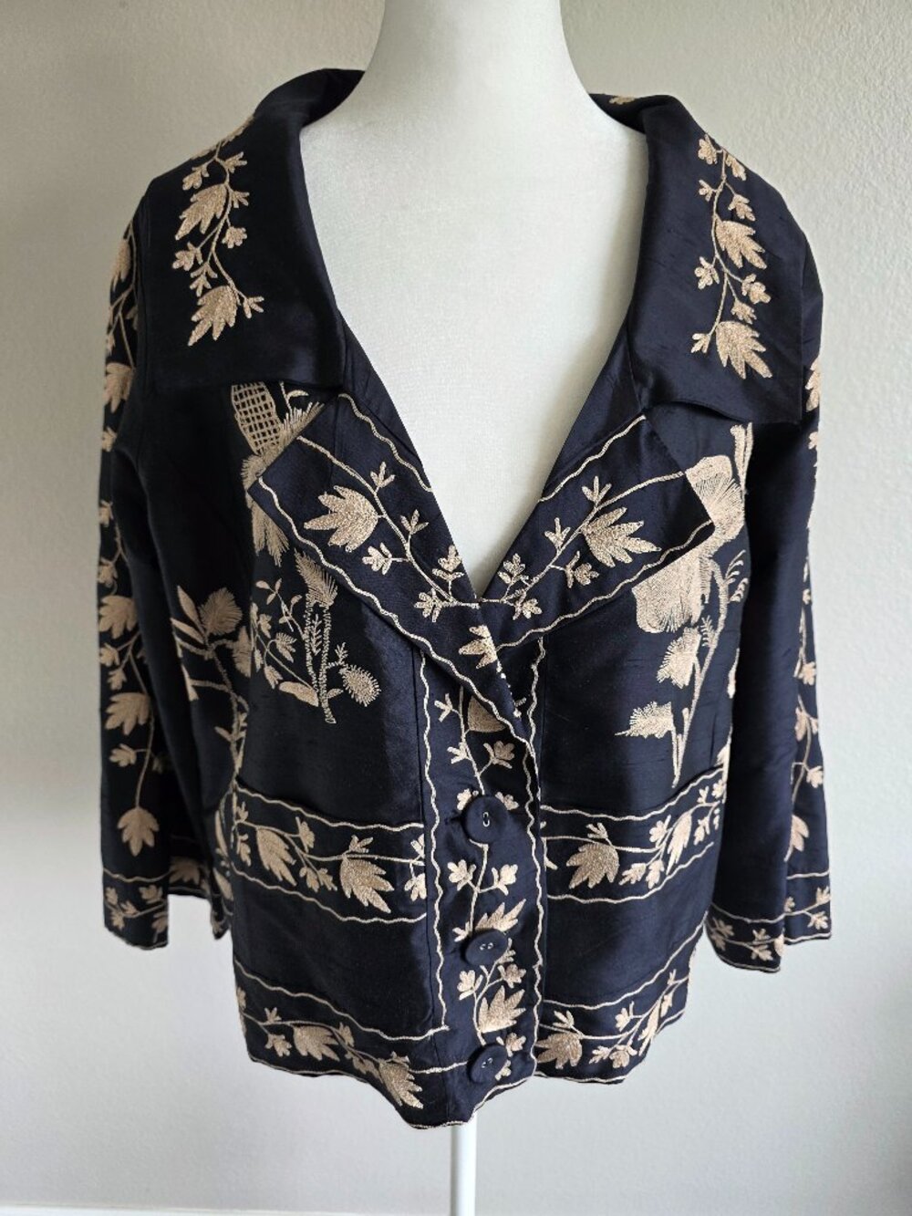 Isda & Co. Embroidered 100% Silk Short Jacket Black Women's L Lightweight Boxy